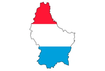 Carte du Luxembourg remplie avec les couleurs du drapeau luxembourgeois