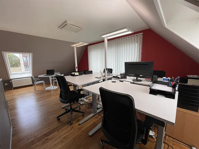 Espace de Travail Partagé Weiswampach Espace de travail partagé avec postes de bureau équipés et lumineux