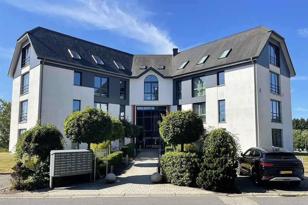 ⁠Bâtiment et bureaux privatifs situés à Weiswampach au Luxembourg